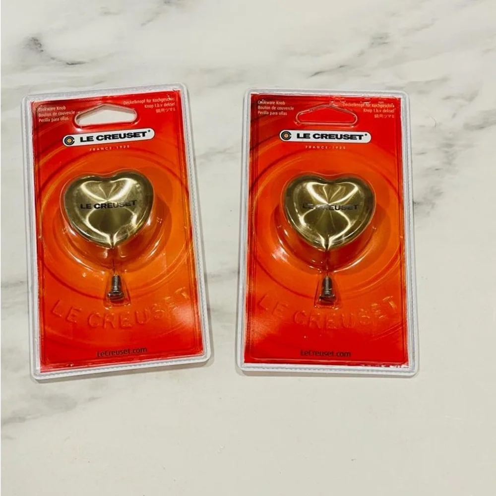 Le Creuset Light Gold Heart Knob set of 2 - Picture 3 of 3